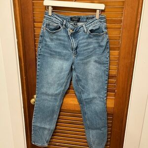 Judy Blue Light Wash Relaxed Fit Jeans